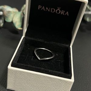 Wishbone stackable ring